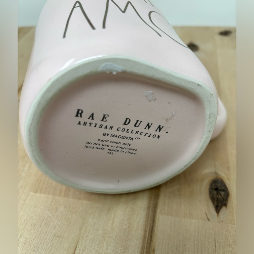 Rae Dunn MI AMOR Mug Pink with Gold Lettering Ceramic New - Picture 4 of 4
